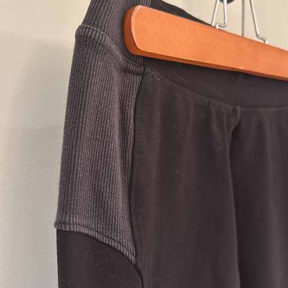 FP Movement black leggings with zip at ankle EUC - Picture 3 of 8